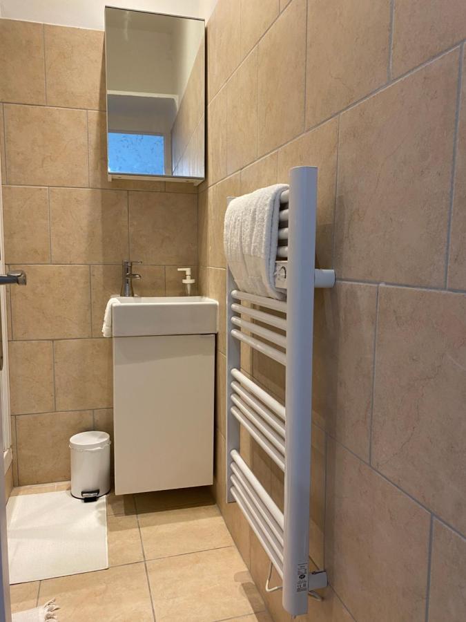 Studio Equipe-Climatise Avec Balcon Au Mourillon A 20M De La Plage Toulon Luaran gambar