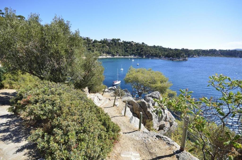 Studio Equipe-Climatise Avec Balcon Au Mourillon A 20M De La Plage Toulon Luaran gambar